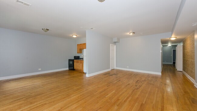 Building Photo - 2213 E 69th St