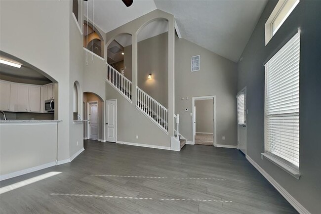Building Photo - 8000 N Tarrytown Crossing Dr