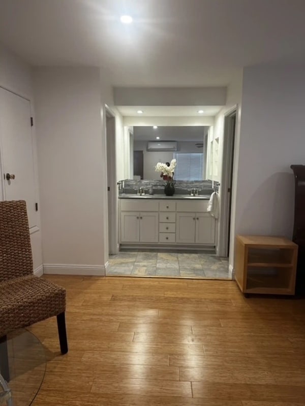 Building Photo - 9228 Ronda Ave