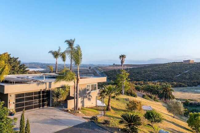 Building Photo - 3929 Paso Del Lagos