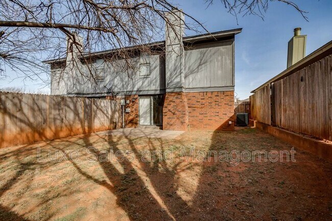 Building Photo - 6004 Paramount Dr