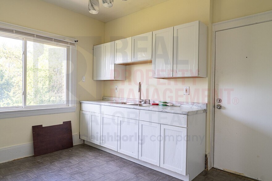 Building Photo - 3633 E 153rd St