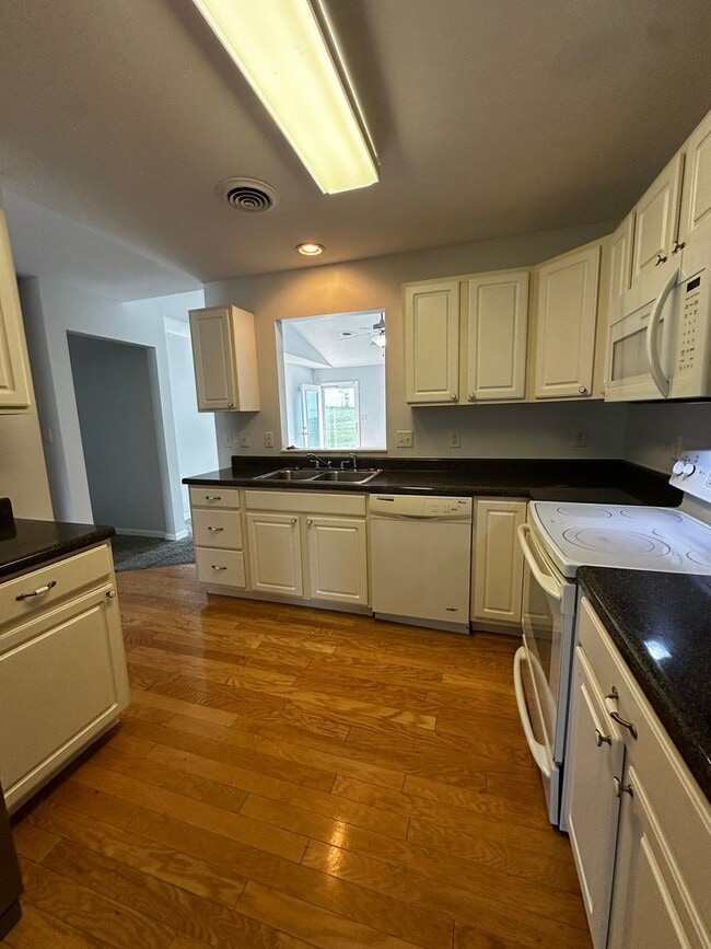 Building Photo - 1643 Wood Song Ln