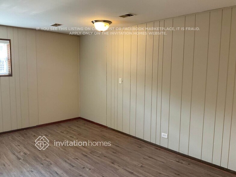 Building Photo - 16632 Parkview Ave