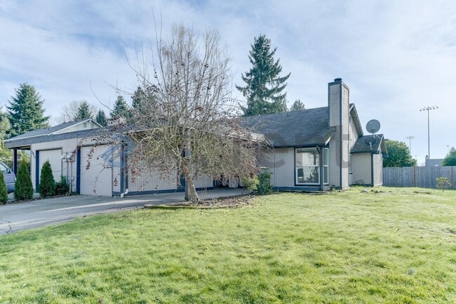 Building Photo - 3002 M Dr NE