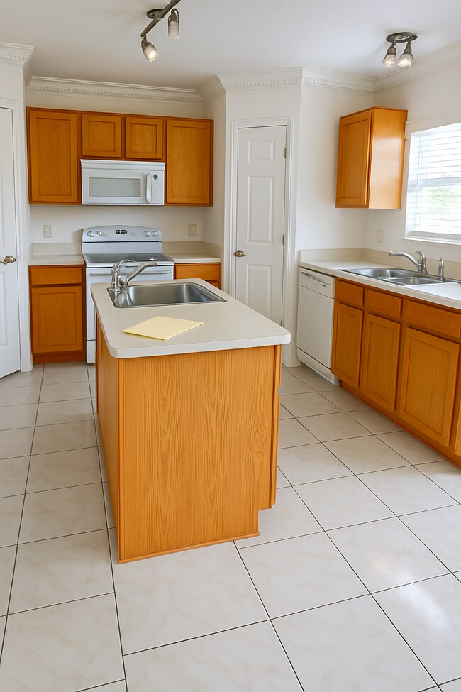 Kitchen - 981 SW McElroy Ave