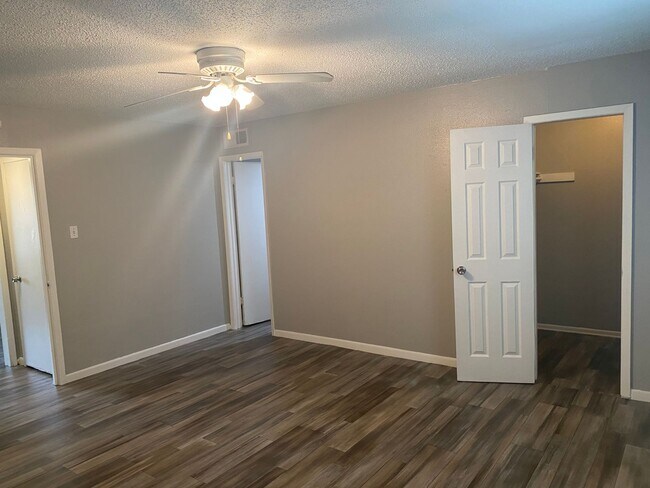 Building Photo - 1-Bedroom Apartment Near St. Mary
