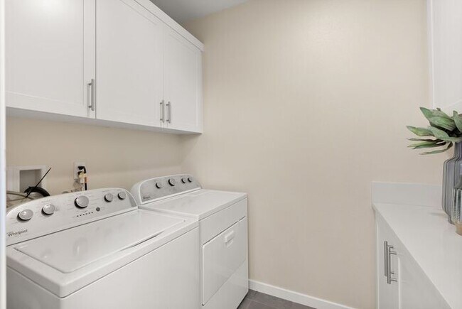 Building Photo - Superior Point