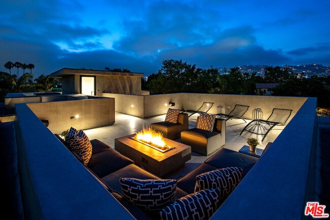 Building Photo - 434 Flores St