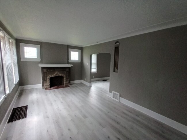 Building Photo - 4 bedroom 2 bath brick colonial NOW AVAILA...
