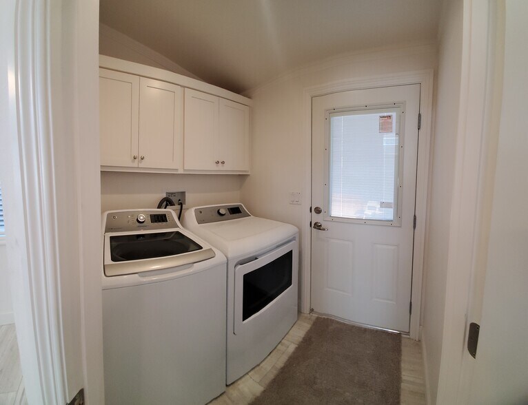 Building Photo - 25918 Meadowmist Dr