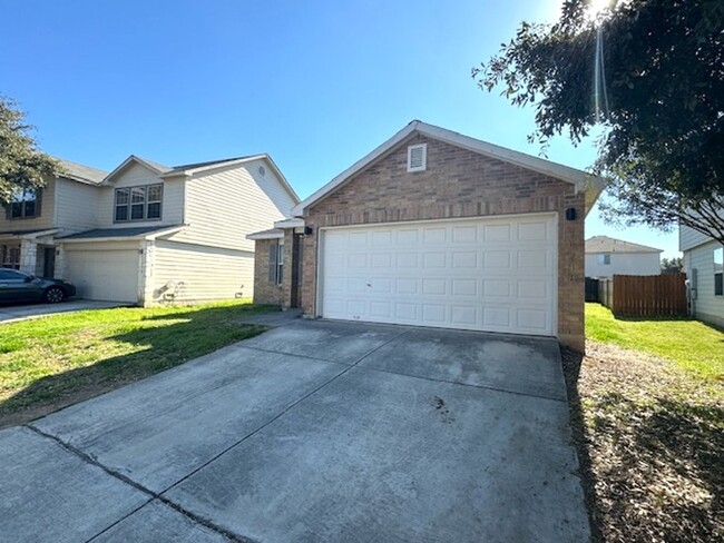 Building Photo - Nice Open  1 story 3 bedroom 2 bath in wes...