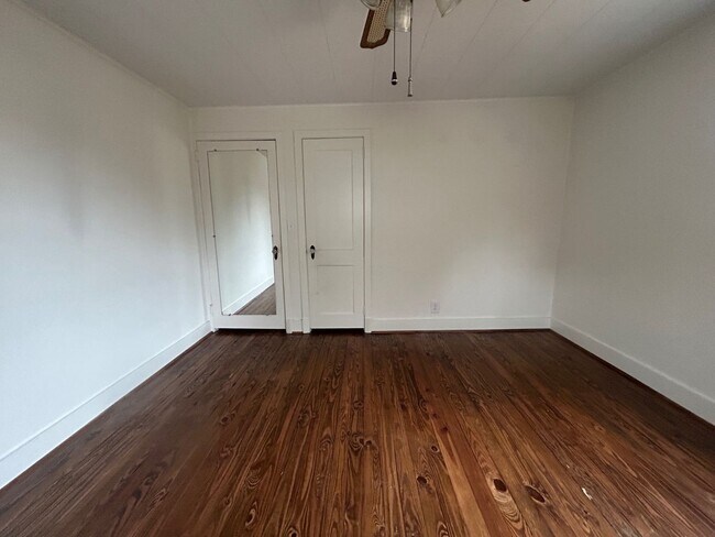 Building Photo - 939 Central Dr