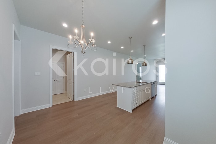 Building Photo - 4816 W Dacha Ln