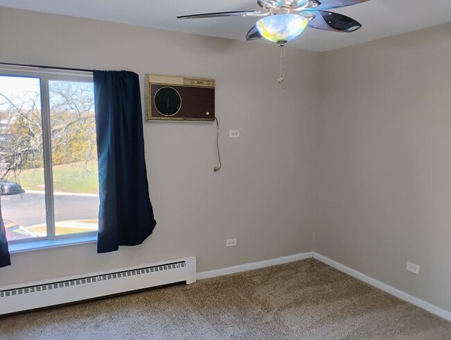 Building Photo - 910 W Alleghany Dr