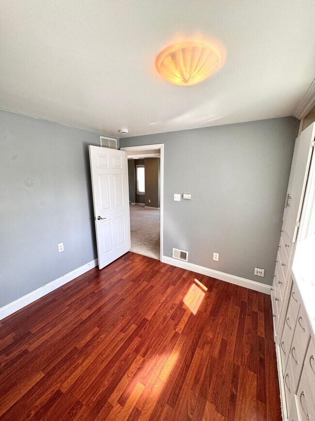 Building Photo - Spacious 5-Bedroom Home in Prime Royal Oak Location – $2,900/month