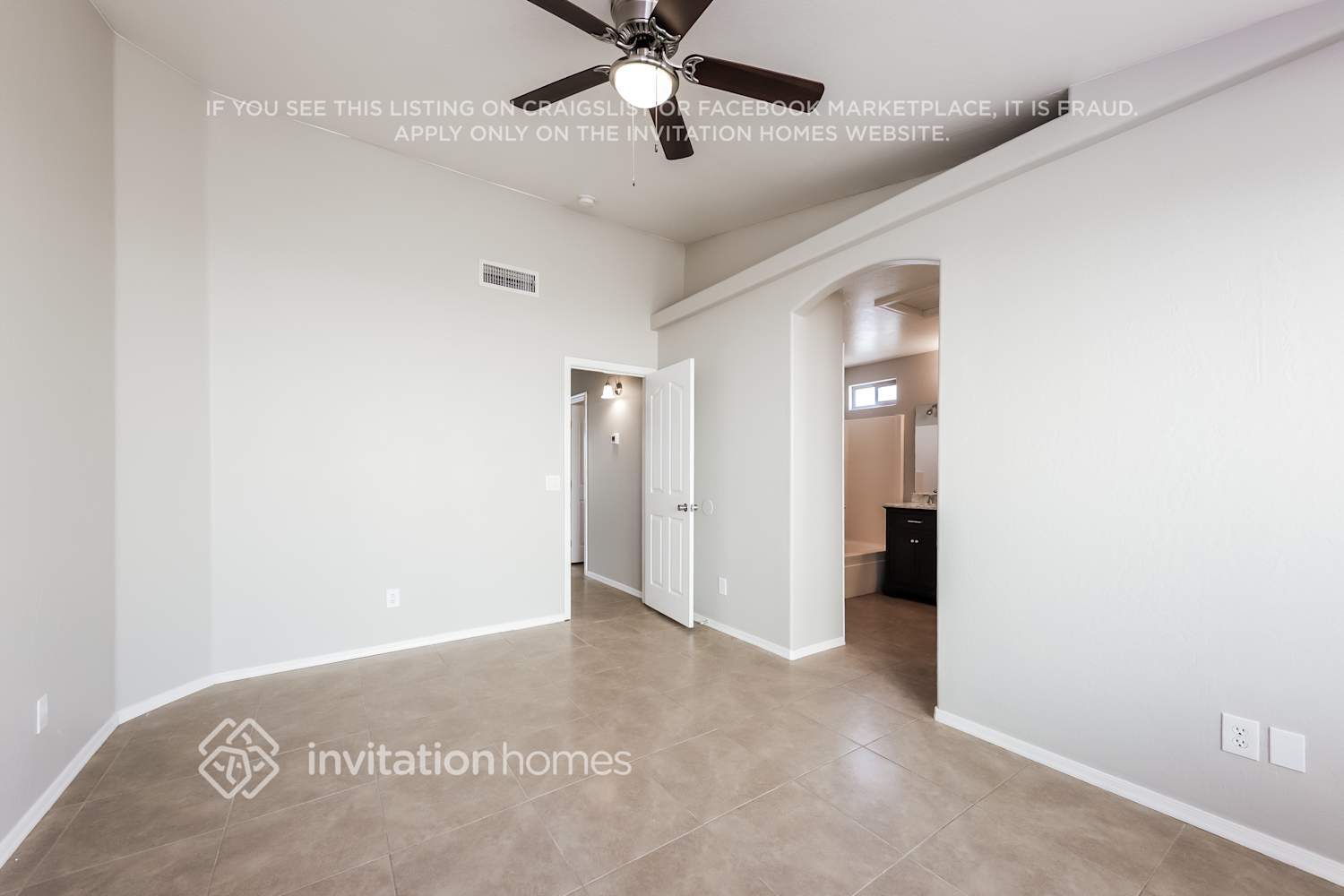 Building Photo - 8520 W Palm Ln