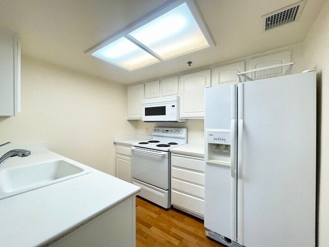 Building Photo - COMING SOON!! 2 bedroom 2 bath UPSTAIRS Condo in Palm Desert!