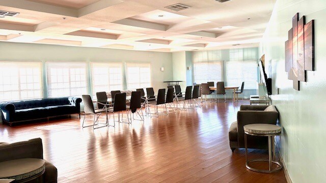 Building Photo - 4750 Templeton St