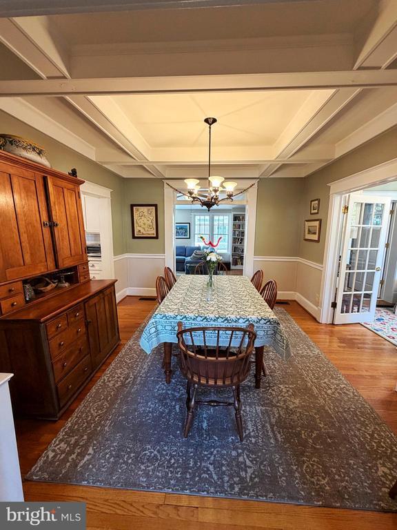 Building Photo - 12 W Oak St