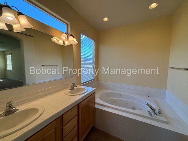 Building Photo - 1231 Flintwood Dr