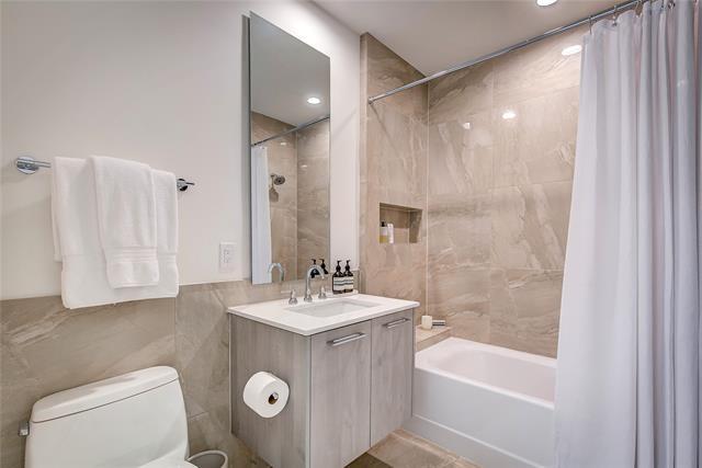 Building Photo - 3923 Cole Ave