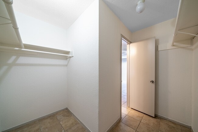 Building Photo - 7847 Green Lawn Dr