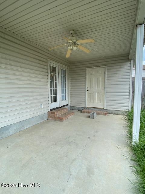 Building Photo - 208 S Pointe Dr