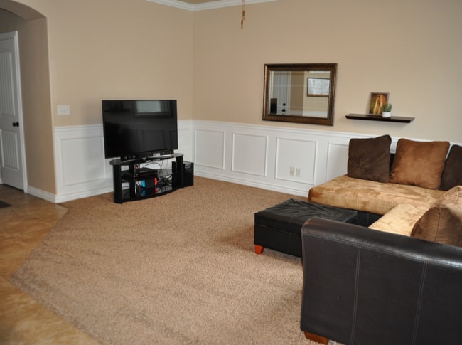 Building Photo - Spacious Pleasant Grove Townhome