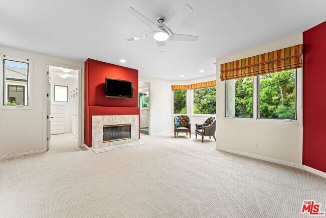 Building Photo - 16015 W Northfield St