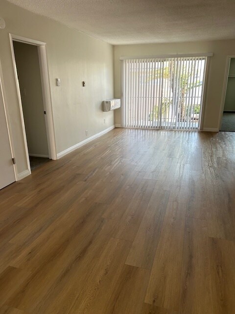 Building Photo - 53 Suffolk Ave