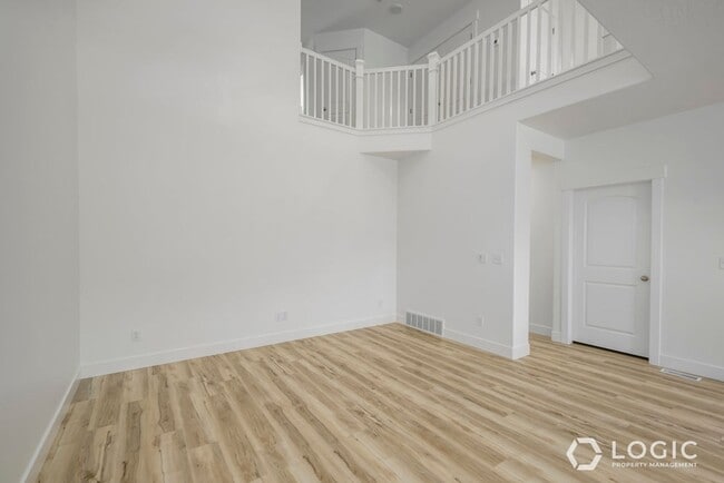 Building Photo - Brand New Beautiful Townhome in Riverton!