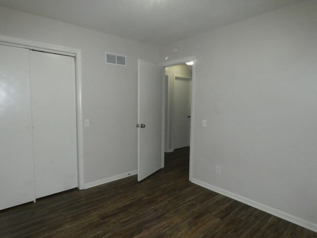 Building Photo - Updated Duplex in Pleasant Valley!