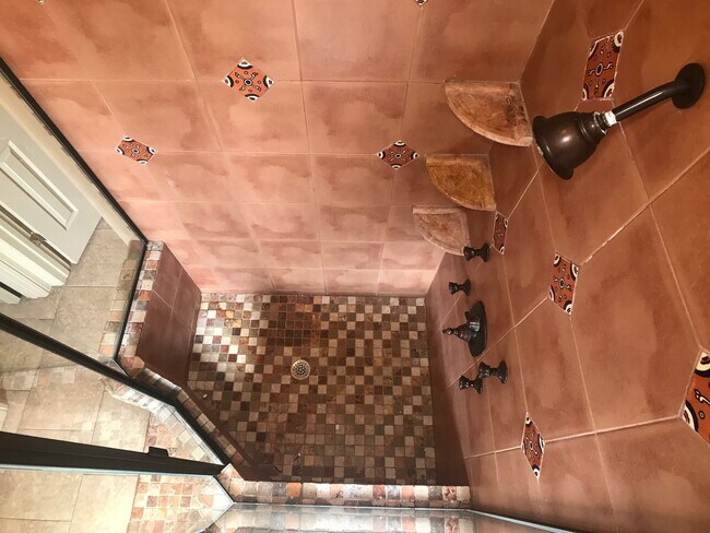 Building Photo - 4Bed/3.5Bath WITH A POOL Now available in Mcallen TX (Taylor and 495)