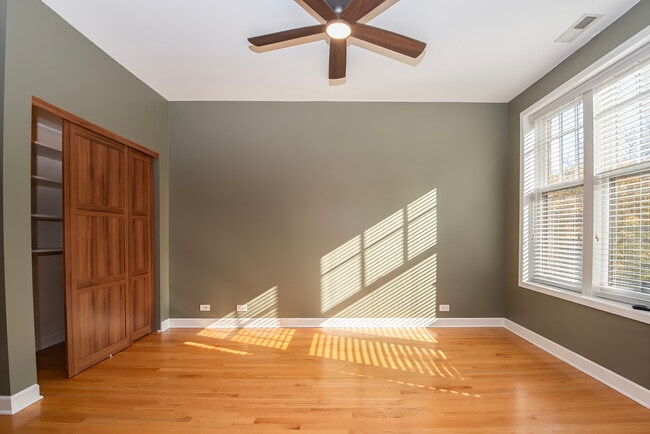 Building Photo - 1216 E Hyde Park Blvd