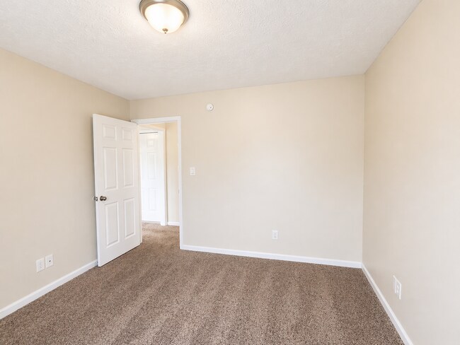 Building Photo - 994 Bobcat Dr