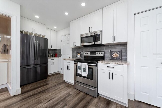 Building Photo - 1233 Sandbrook Dr