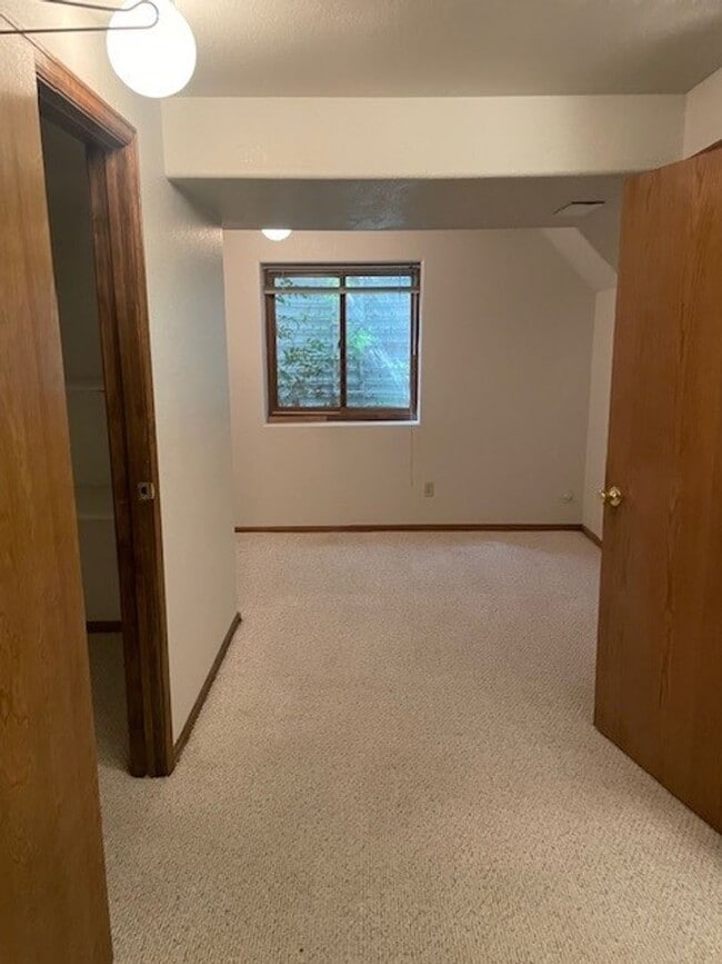 Building Photo - Spacious 3 Bed 3 Bath Townhome with Finished Basement & 2-Car Garage