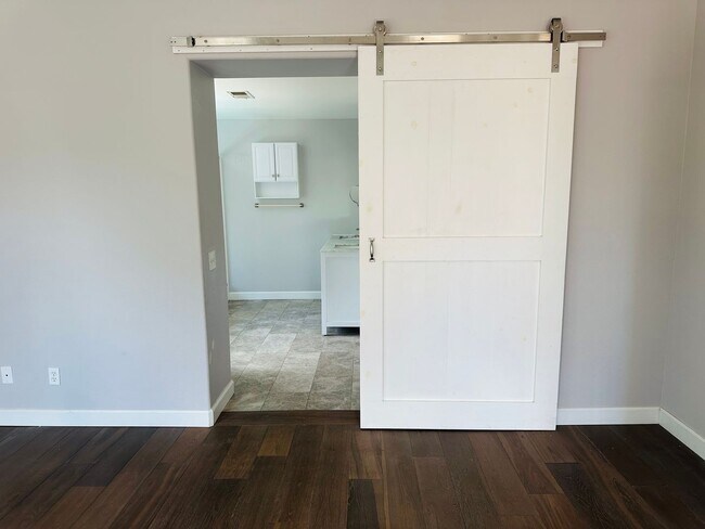 Building Photo - 5 bedroom Pool Home for rent in Murrieta