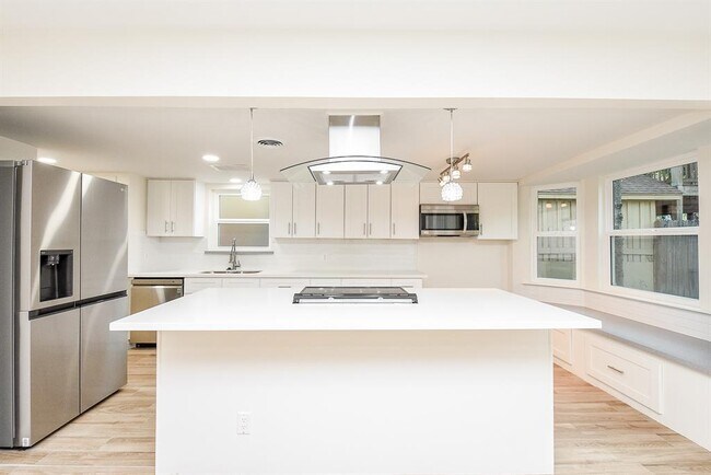 Building Photo - 1010 Woodchurch Ln