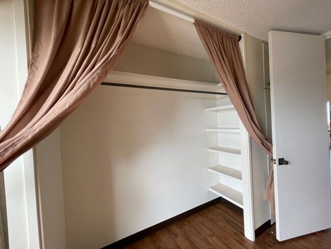 Building Photo - Westview Plaza Condo - Upgraded 1 bedroom,...