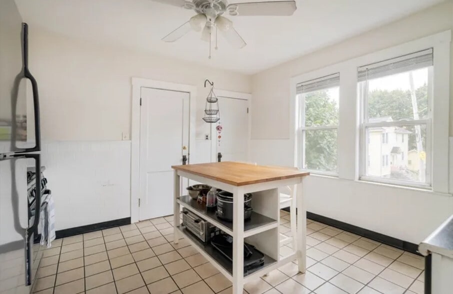 Building Photo - 36 Burgoyne St