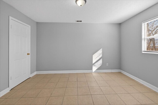 Building Photo - 2216-2216 Norden Ct