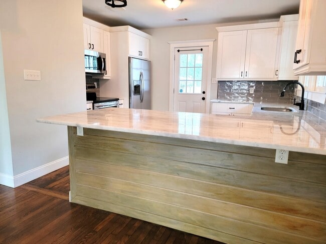 Building Photo - 715 E 35th St