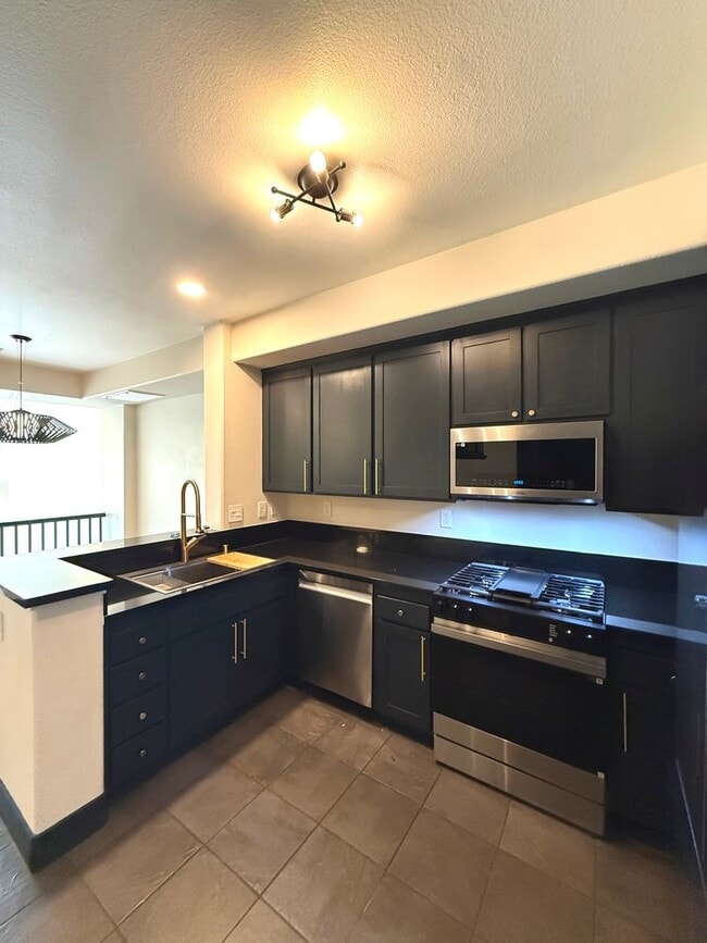 Building Photo - NEW CONSTRUCTION HUGE 1800sf 3BR/3BA 2GR Caballo Hills Townhome Western Views AVAIL NOW