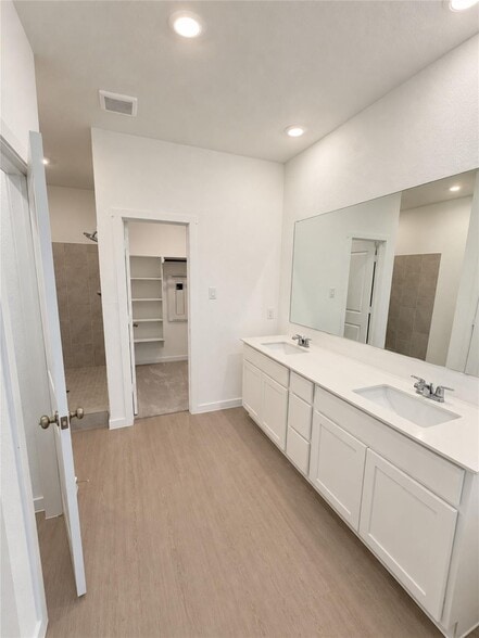 Building Photo - 635 Stud Dr