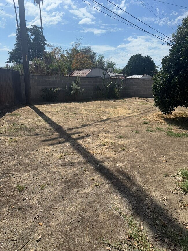 Building Photo - 3874 Arden Dr S