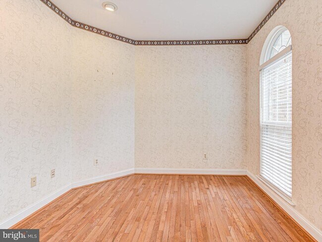 Building Photo - 817 Santmyer Dr SE