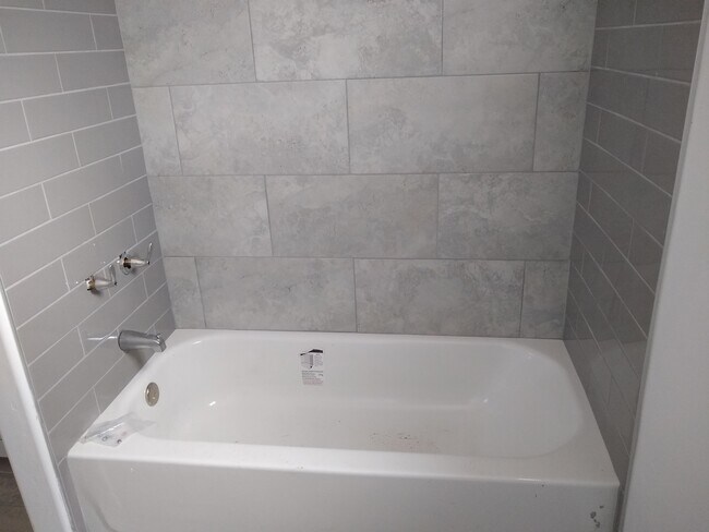 Building Photo - 449 E Blacklidge Dr