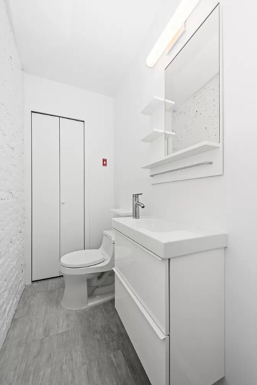 Building Photo - 211 E 3rd St